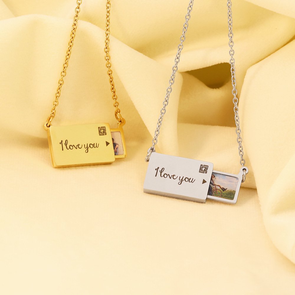 Customizable Name Photo Necklace Pendant - Keep Memories Close with Your Favorite Photo