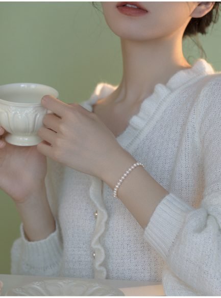 Natural Freshwater Pearl Bracelet with Sterling Silver Gold-plated Clasp