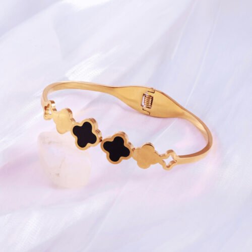 Chic Black Clover Bangle in Gold