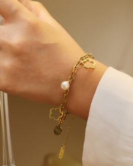 Floral Charm Pearl Bracelet