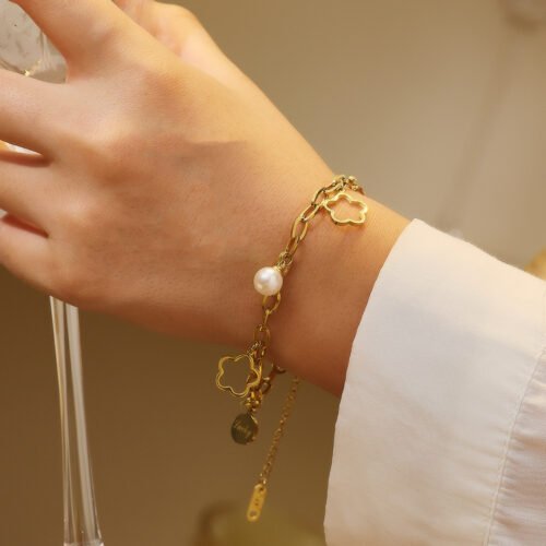 Floral Charm Pearl Bracelet
