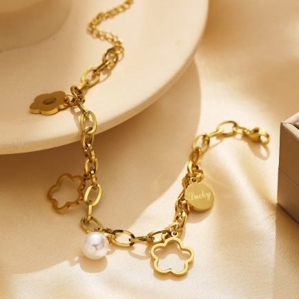 Floral Charm Pearl Bracelet - Imagen 6