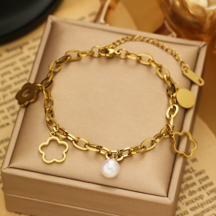 Floral Charm Pearl Bracelet - Imagen 5