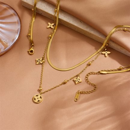 Golden Clover Cascade Layered Necklace - 画像 (5)