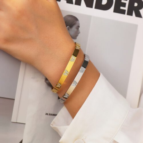 Luxe Butterfly Bangle – 18K Gold-Plated Titanium Steel Bracelet with Crystals