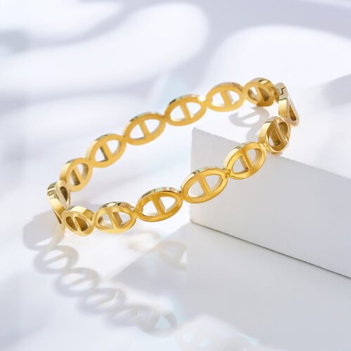 Sleek 18K Gold-Plated Titanium Steel Marina Link Bracelet