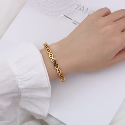 Sleek 18K Gold-Plated Titanium Steel Marina Link Bracelet