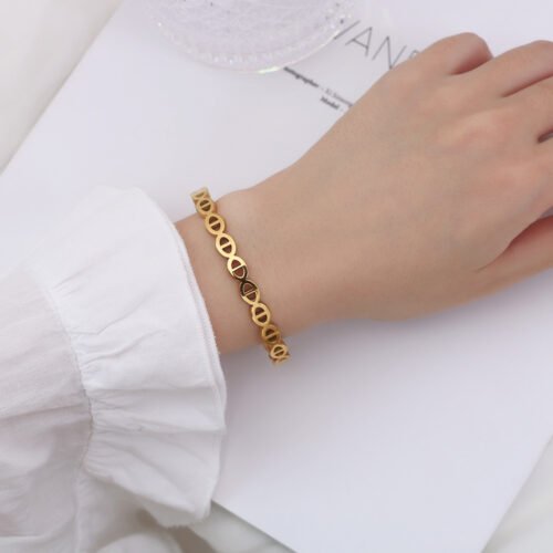 Sleek 18K Gold-Plated Titanium Steel Marina Link Bracelet