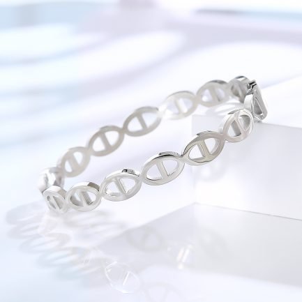 Sleek 18K Gold-Plated Titanium Steel Marina Link Bracelet