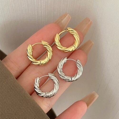 Twisted Elegance Hoop Earrings – 18K Gold Plated