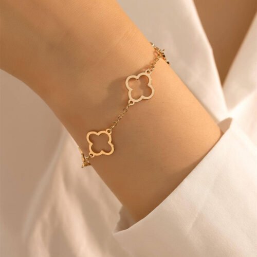Chic Clover Charm Bracelet