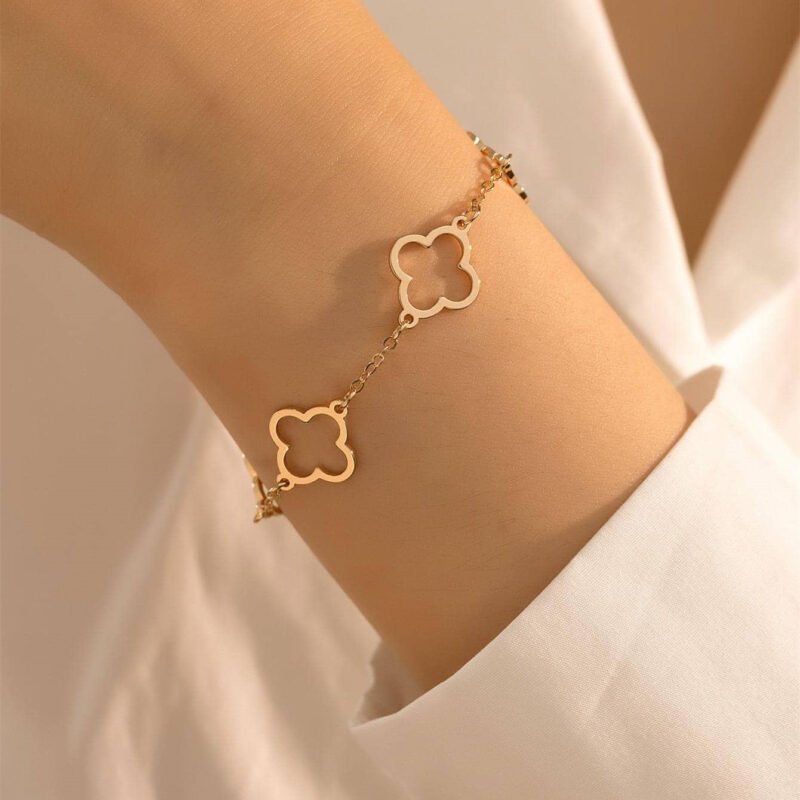 Chic Clover Charm Bracelet