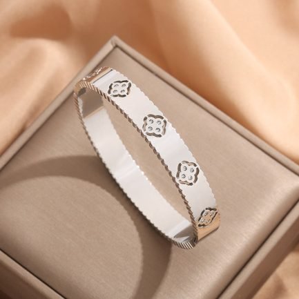 Clover Radiance Bangle - Imagen 3
