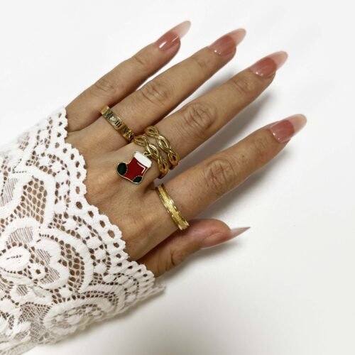 Festive Vine Stocking Ring