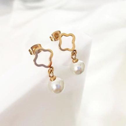 Luminous Clover Pearl Drop Earrings - Image 2