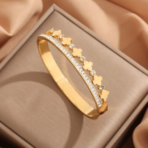 Royal Clover Crown Bangle