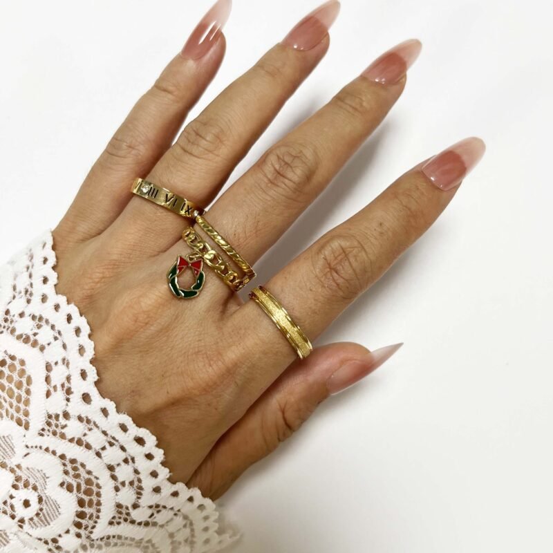 Yuletide Wreath Charm Ring