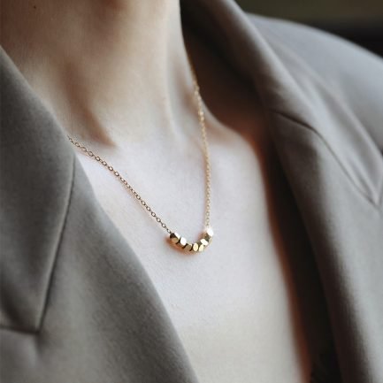 Geometric Cube Row Necklace - 이미지 3