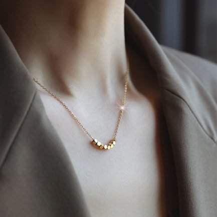 Geometric Cube Row Necklace - 이미지 2