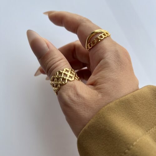 Golden Daisy Chain Ring
