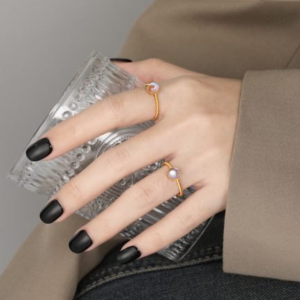 Luna Twist Ring - Image 3