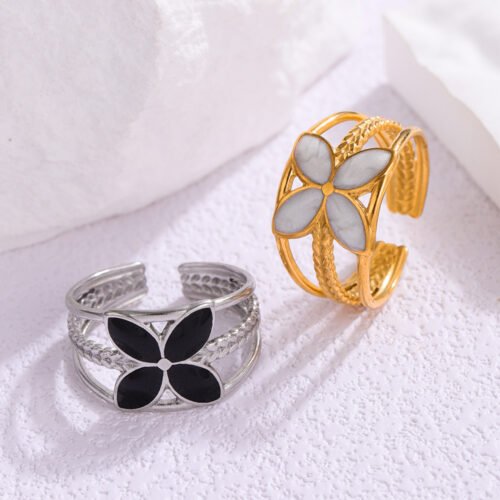 Clover Harmony Ring