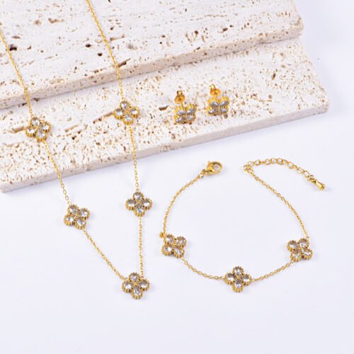 Golden Clover Jewelry Set
