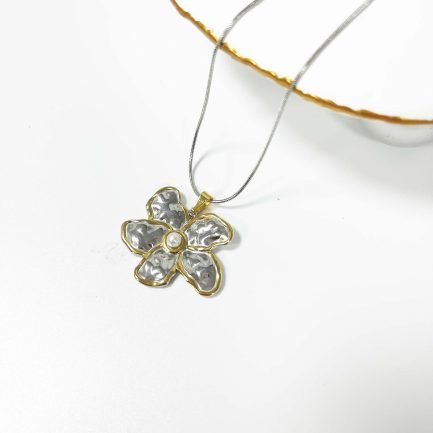 Lustrous Bloom Necklace - 이미지 2