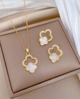 Clover Elegance Jewelry Set