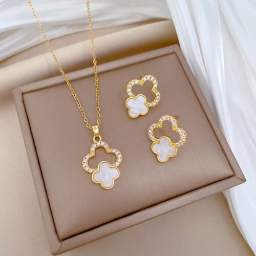 Clover Elegance Jewelry Set