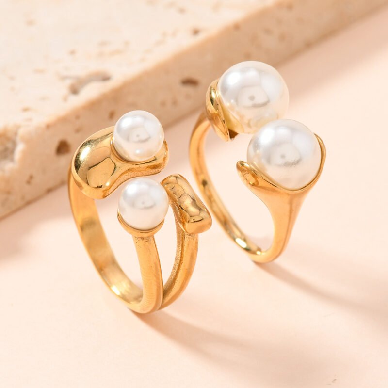Floating Pearl Duet Ring