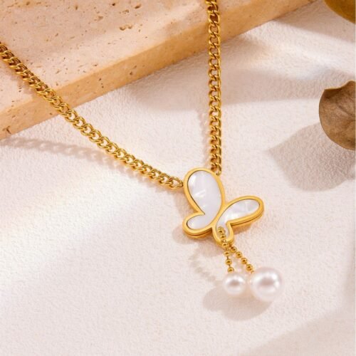 Pearly Flutter Tassel Necklace