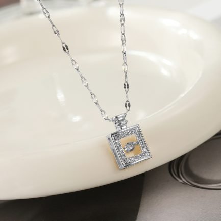 Perfume Mirage Square Pendant Necklace — изображение 2