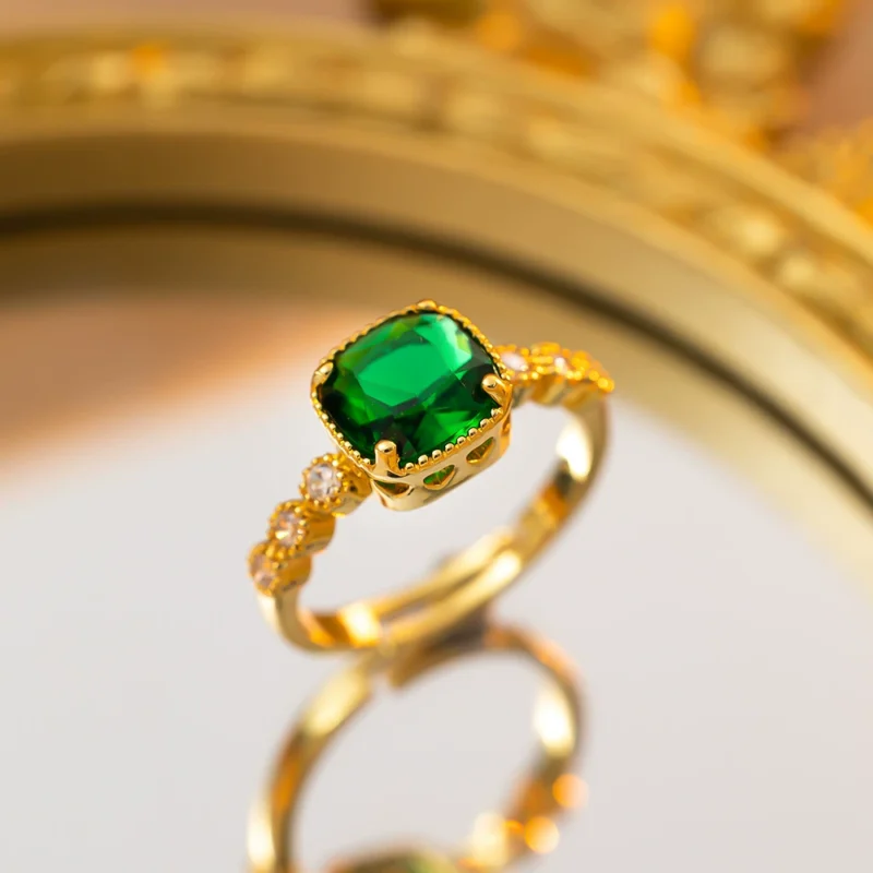 Verdant Treasure Ring