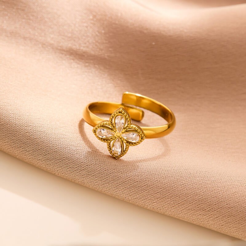 Blossom Clover 18K Gold Adjustable Ring