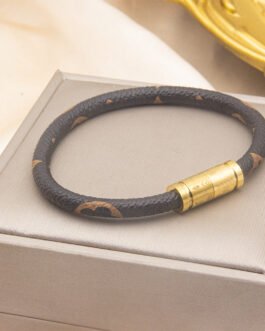 Luxe Clover Leather Bracelet – 18K Gold Plated Magnetic Clasp