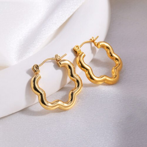 Bloom Scalloped Hoops