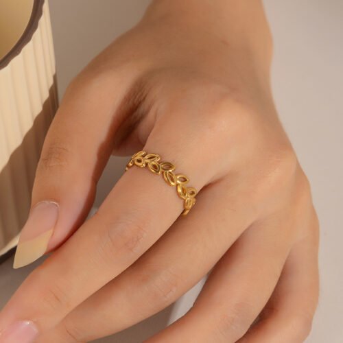 Botanical Leaf Band Ring