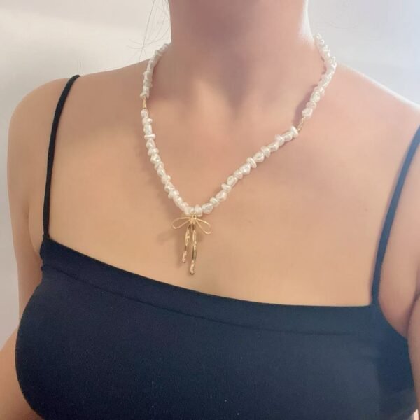 Elegant Pearl Bowknot Necklace