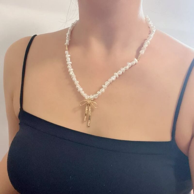 Elegant Pearl Bowknot Necklace