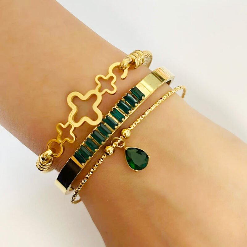Emerald Teardrop Chain Bracelet