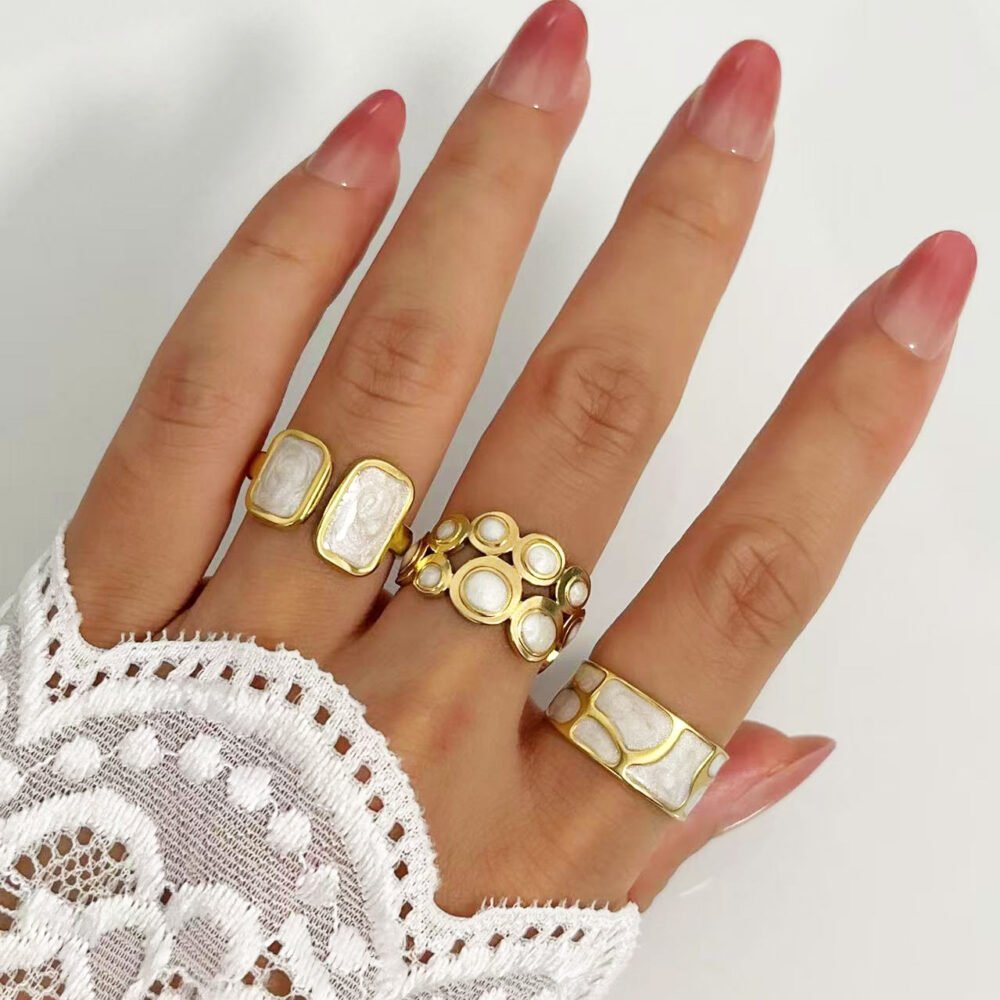 Bubble Circle Enamel 18K Gold Ring - Image 2