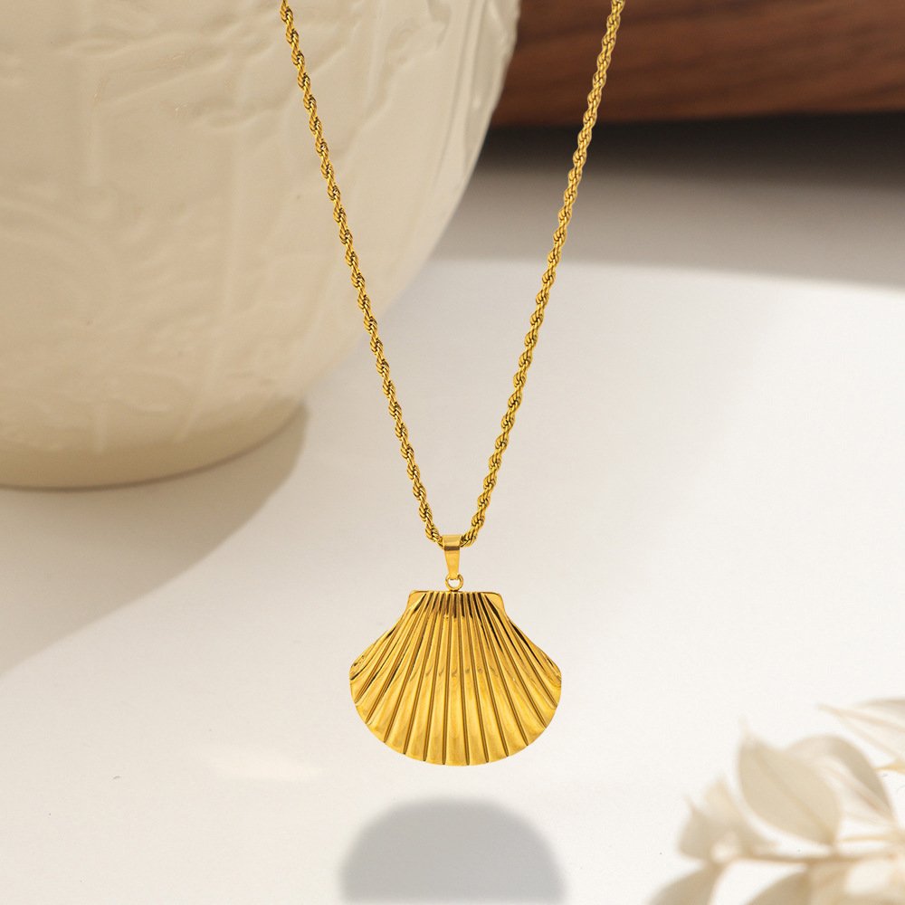 Bold Seashell Pendant Necklace - Image 3
