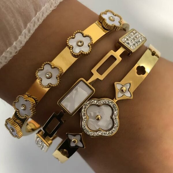 Blooming Clover Bangle