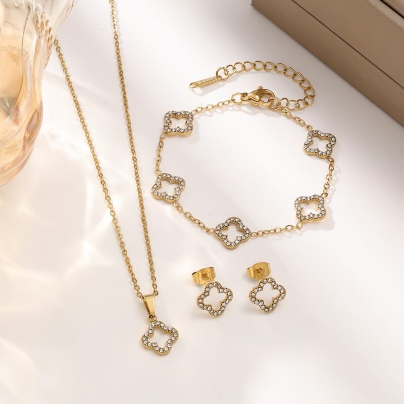 Enchanted Clover Zircon Gold Set