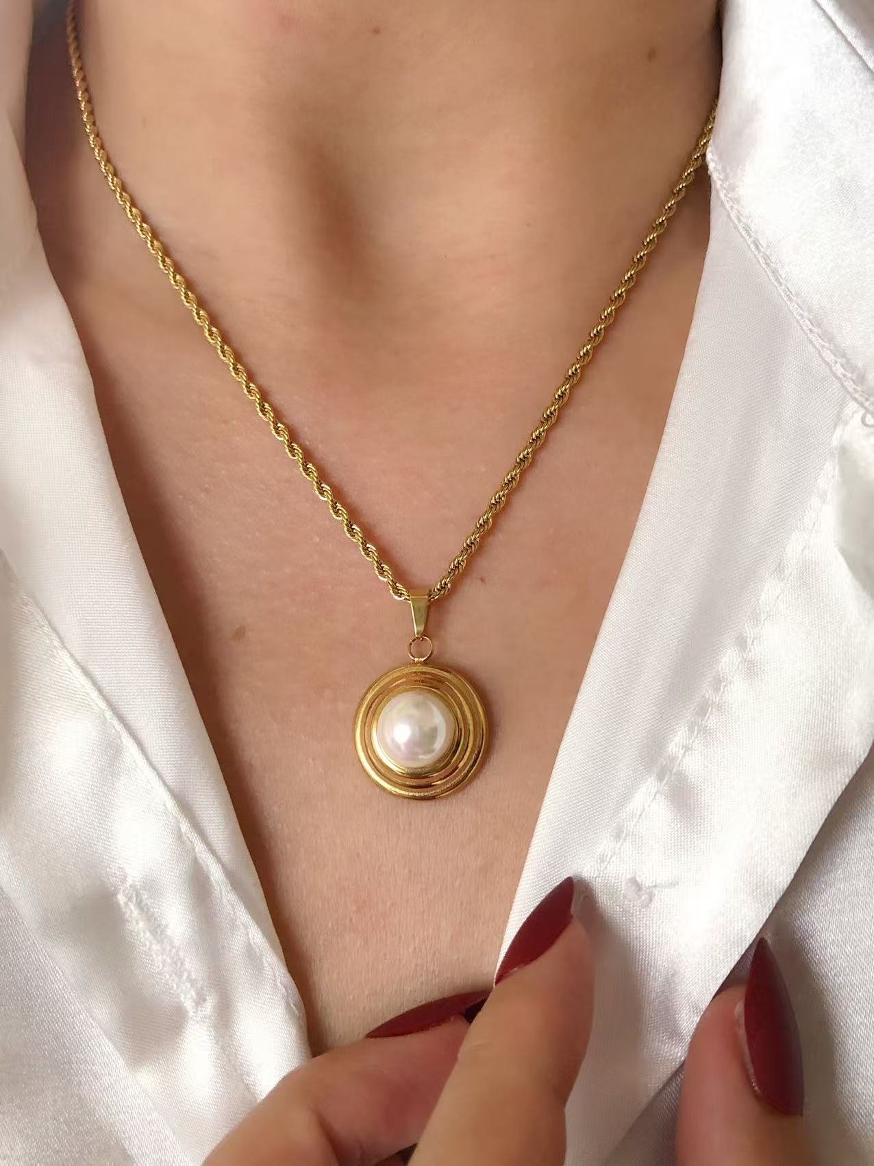Nest Pearl Pendant Necklace - Image 2