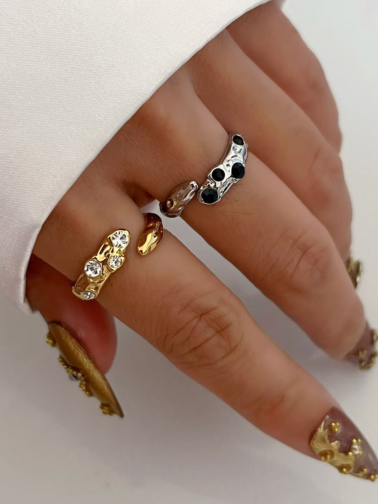 Relic Glow Vintage Zircon Ring - Image 2