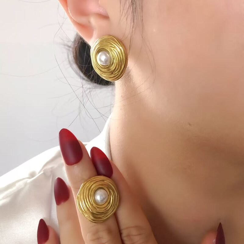 Wire Nest Pearl Stud Earrings