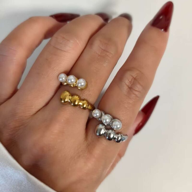 Luna Pearl Orbit Ring