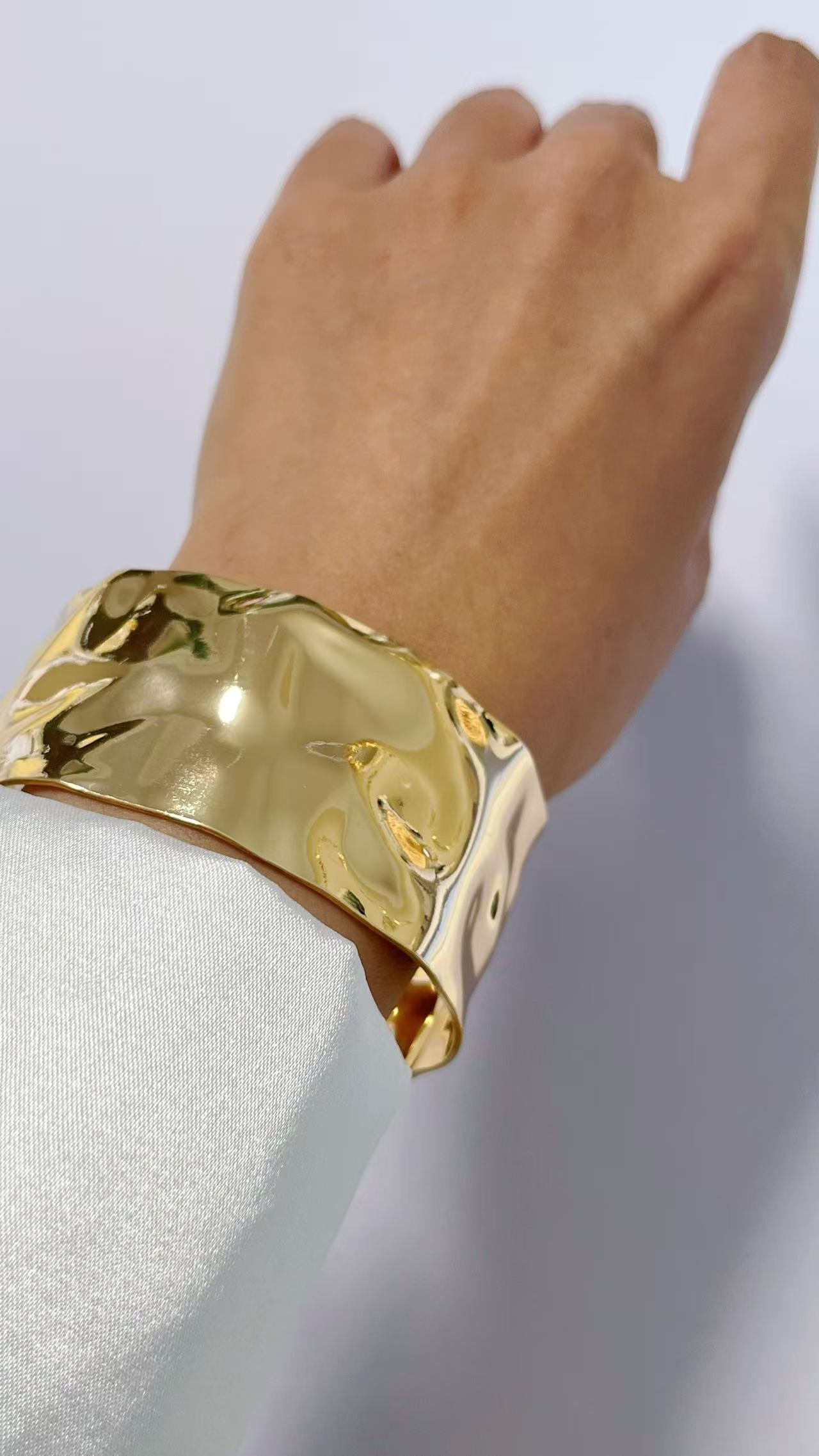 Luxe Hammered Gold Cuff Bangle - Image 2